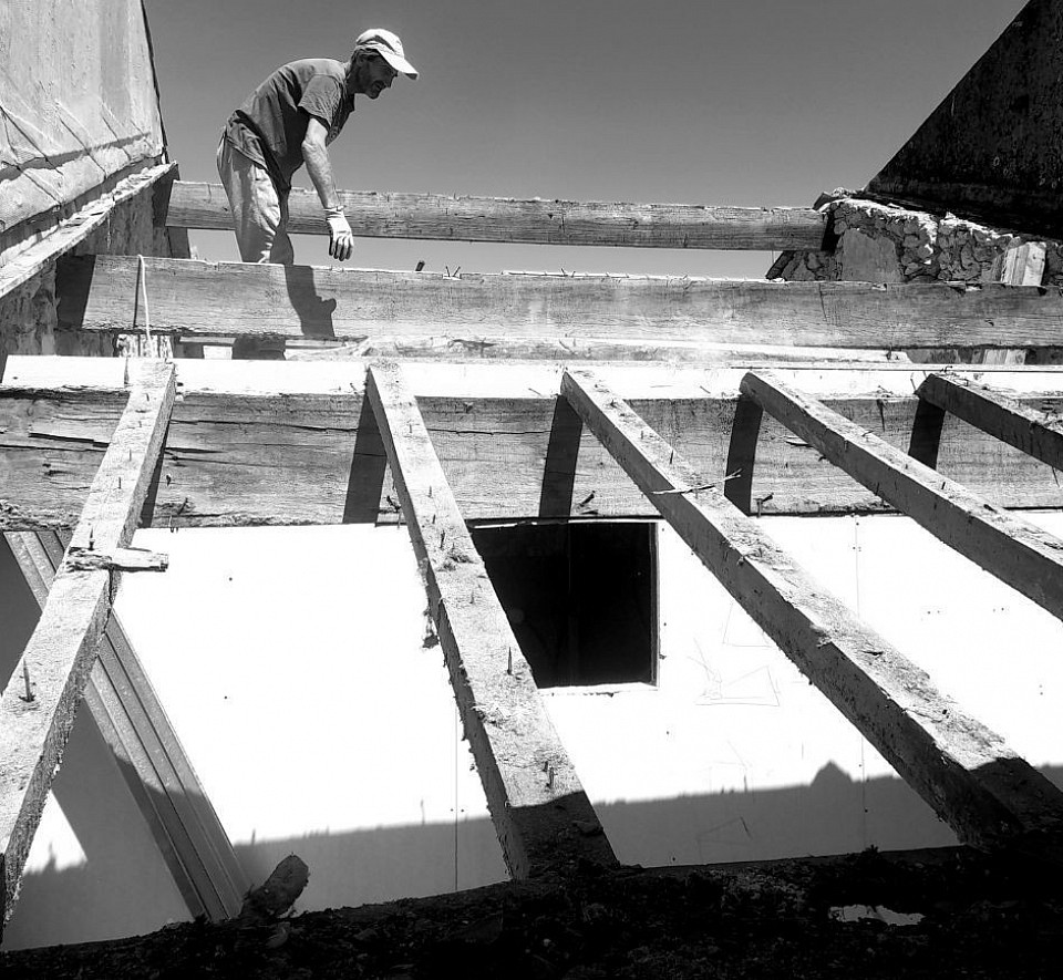 Execução do levantamento de telhado, garantindo segurança, durabilidade e qualidade na estrutura para atender às necessidades do projeto.