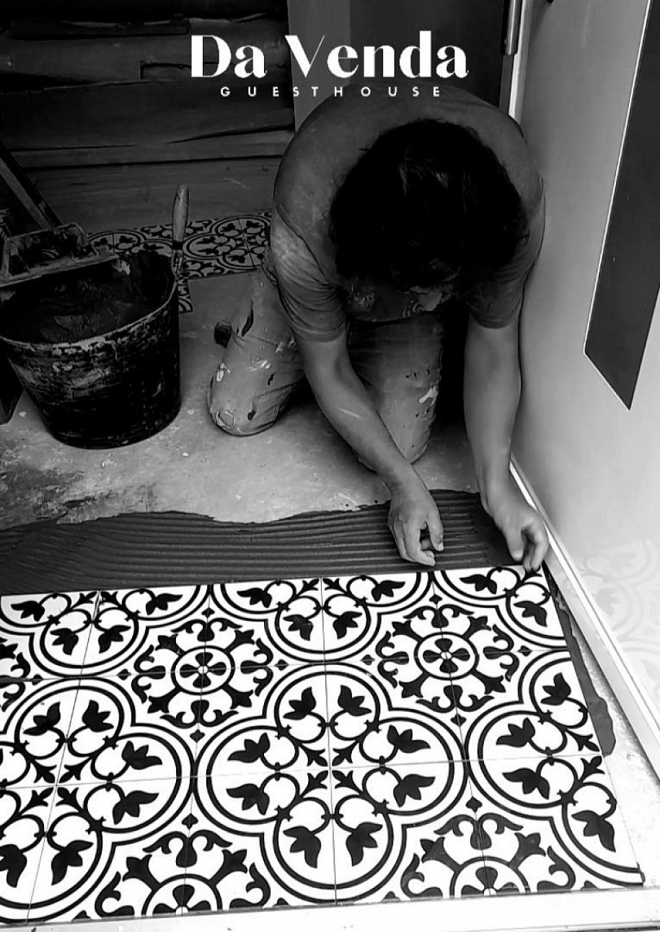 Colocação de cerâmica tradicional no hall de entrada, com um trabalho minucioso e atenção aos detalhes, assegurando um acabamento perfeito e uma apresentação elegante desde o primeiro passo.